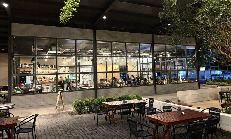 ภาพบรรยากาศยามคำคืน Arden Restaurant ร้านอาหาร ปราจีนบุรี